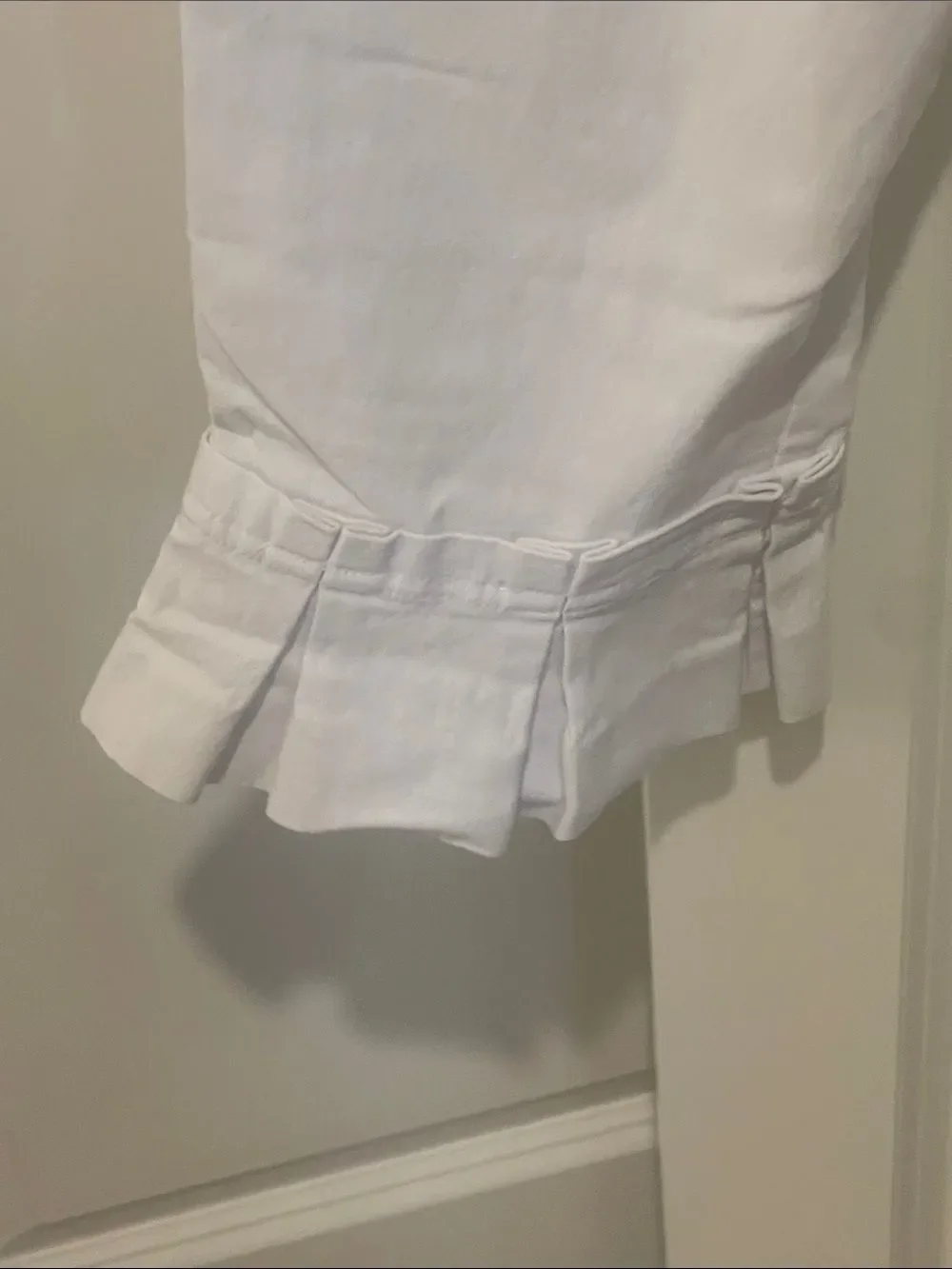 White Women's Ruffle Hem Capri Jeans